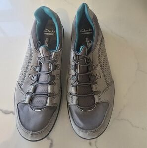 Clarks womens sneakers size 6
